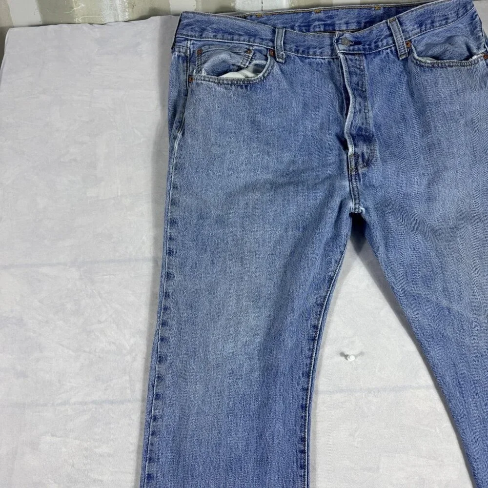 Levi's 501 Men's Straight Leg Jeans‎ Blue Denim Medium Wash 5-Pocket W38 L32